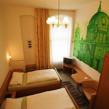 Hotel - Pension Am Schloss Bellevue Берлин Номер фото